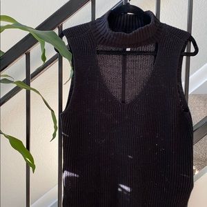 Black turtleneck tank-sweater